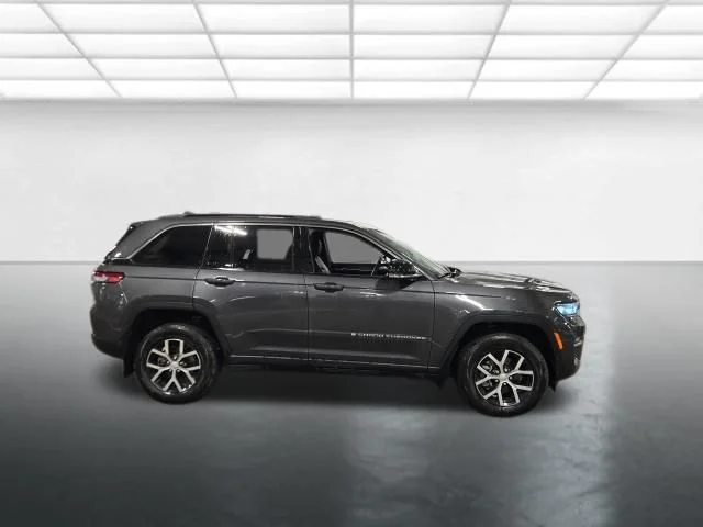Used 2024 Gray Jeep Limited image 3
