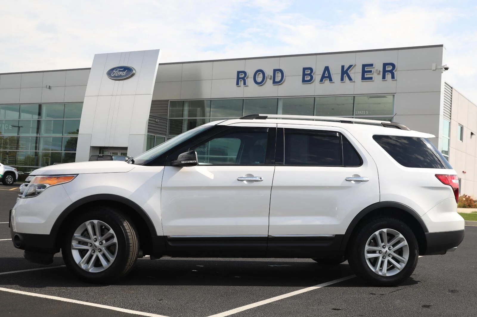 Used 2013 White Platinum Metallic Tri-Coat Ford XLT image 7