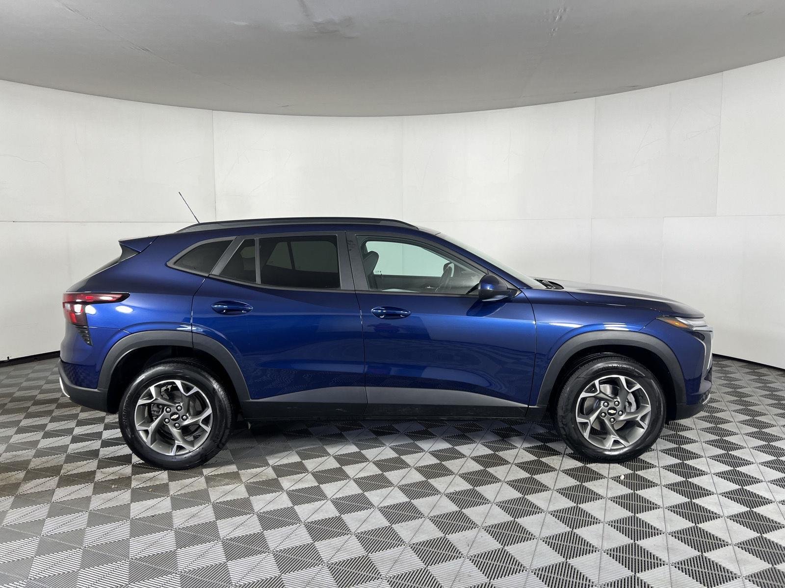 Used 2024 Blue Glow Metallic Chevrolet LT image 26