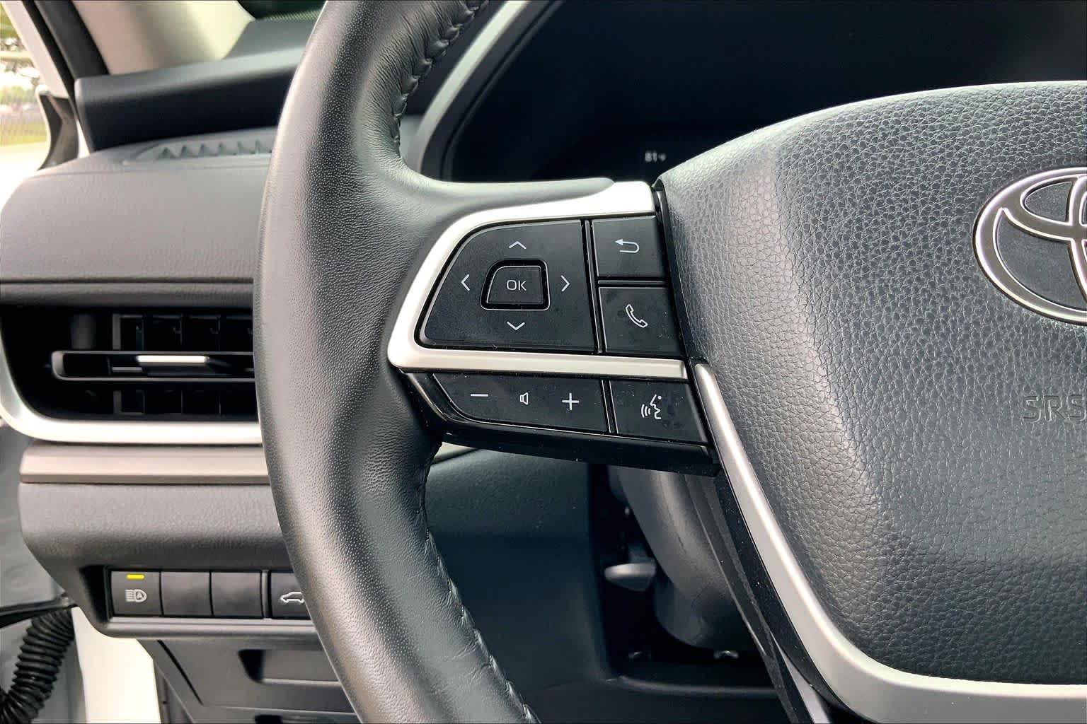 Used 2025 Wind Chill Pearl Toyota XLE image 23