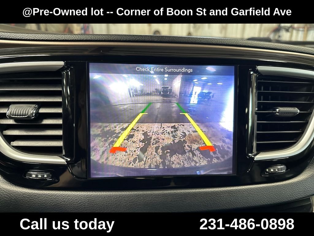Used 2018 Gray Chrysler Touring L image 25