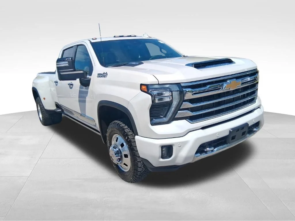 Used 2024 Beige Chevrolet High Country image 7