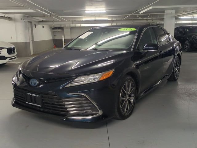 Used 2021 Midnight Black Metallic Toyota XLE image 3