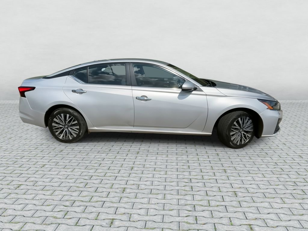 Used 2023 Silver Nissan 2.5 SV image 9