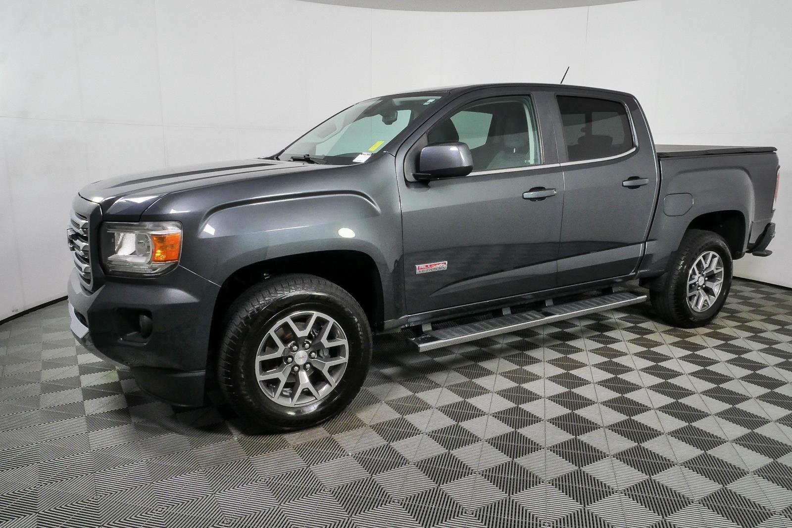 Used 2016 CYBER GRAY METALLIC GMC 4WD SLE image 25
