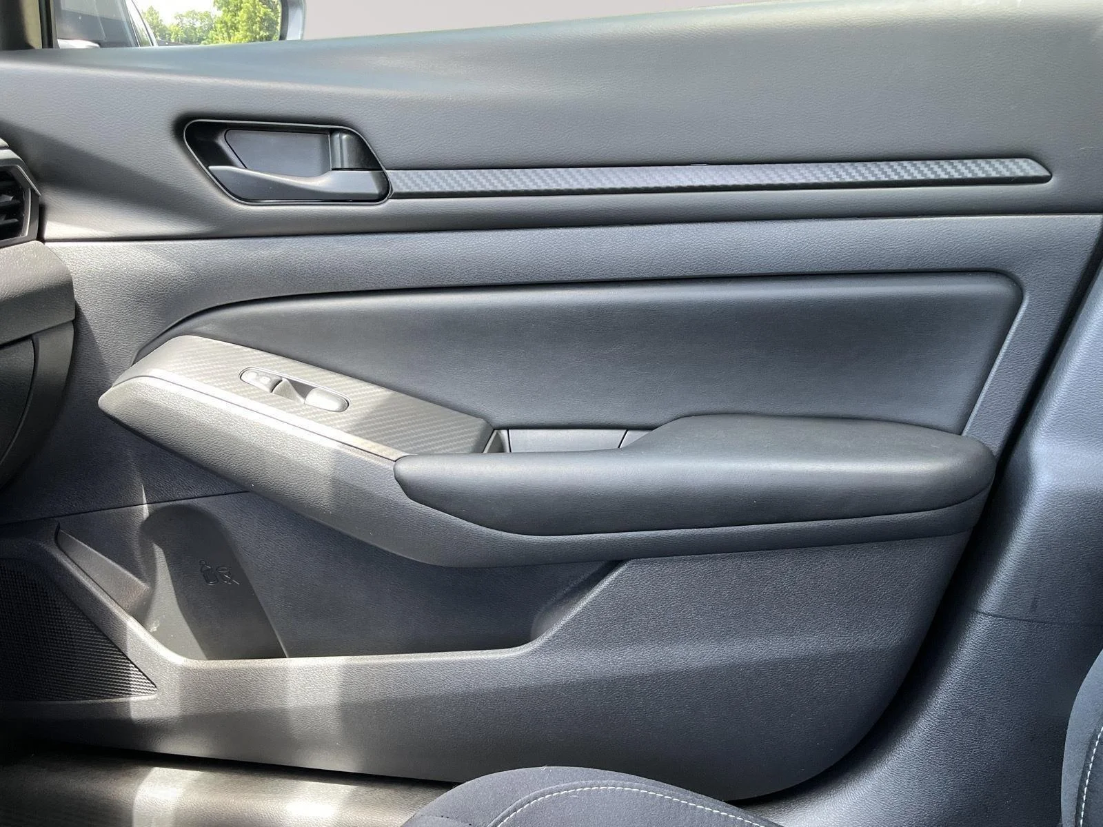 Certified Used 2025 Gun Metallic Nissan S image 25
