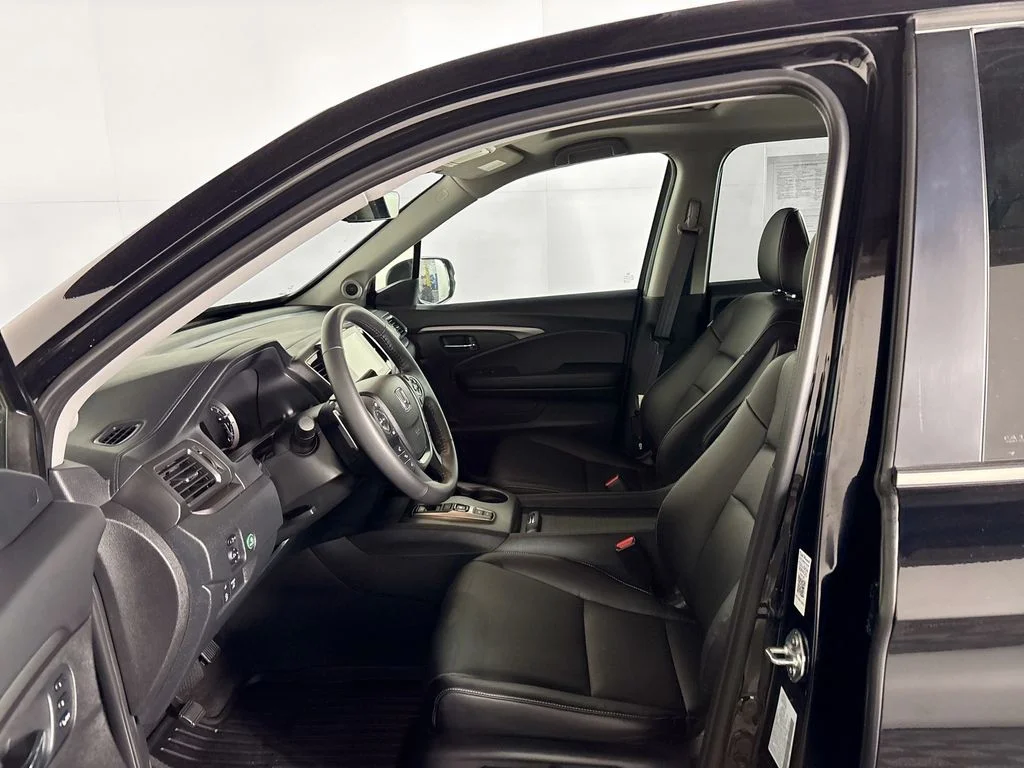 Used 2023 Black Honda RTL image 11