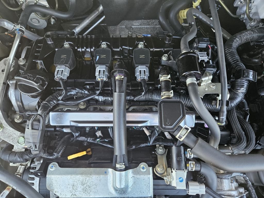 Used 2022 Black Nissan 1.6 SV image 30