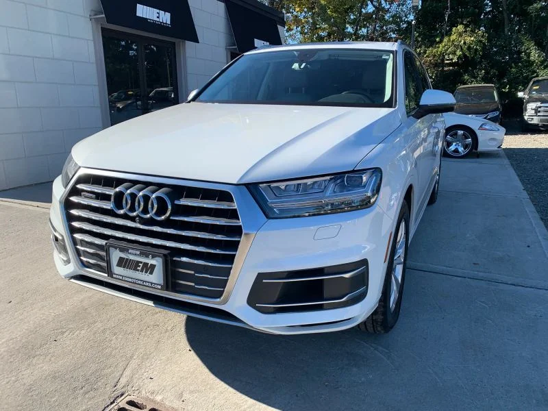 Used 2019 White Audi 55 TFSI Premium Plus Sport Utility 4D image 1