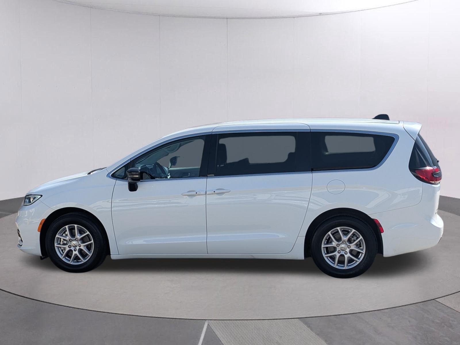 Used 2024 Bright White Clearcoat Chrysler Touring L image 2