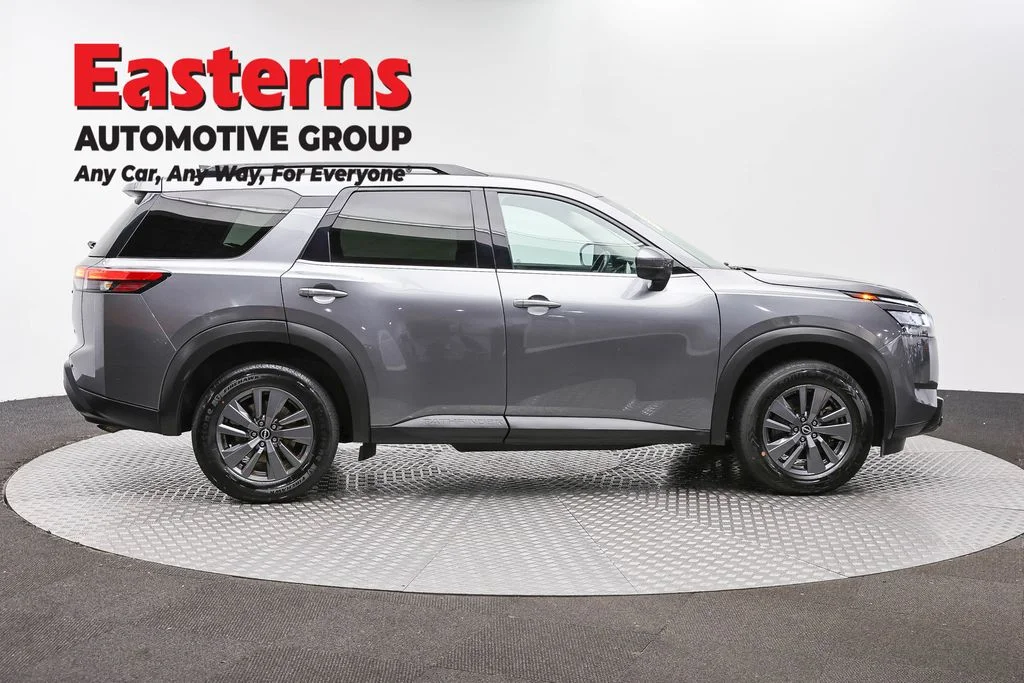 Used 2022 Gray Nissan SV image 4