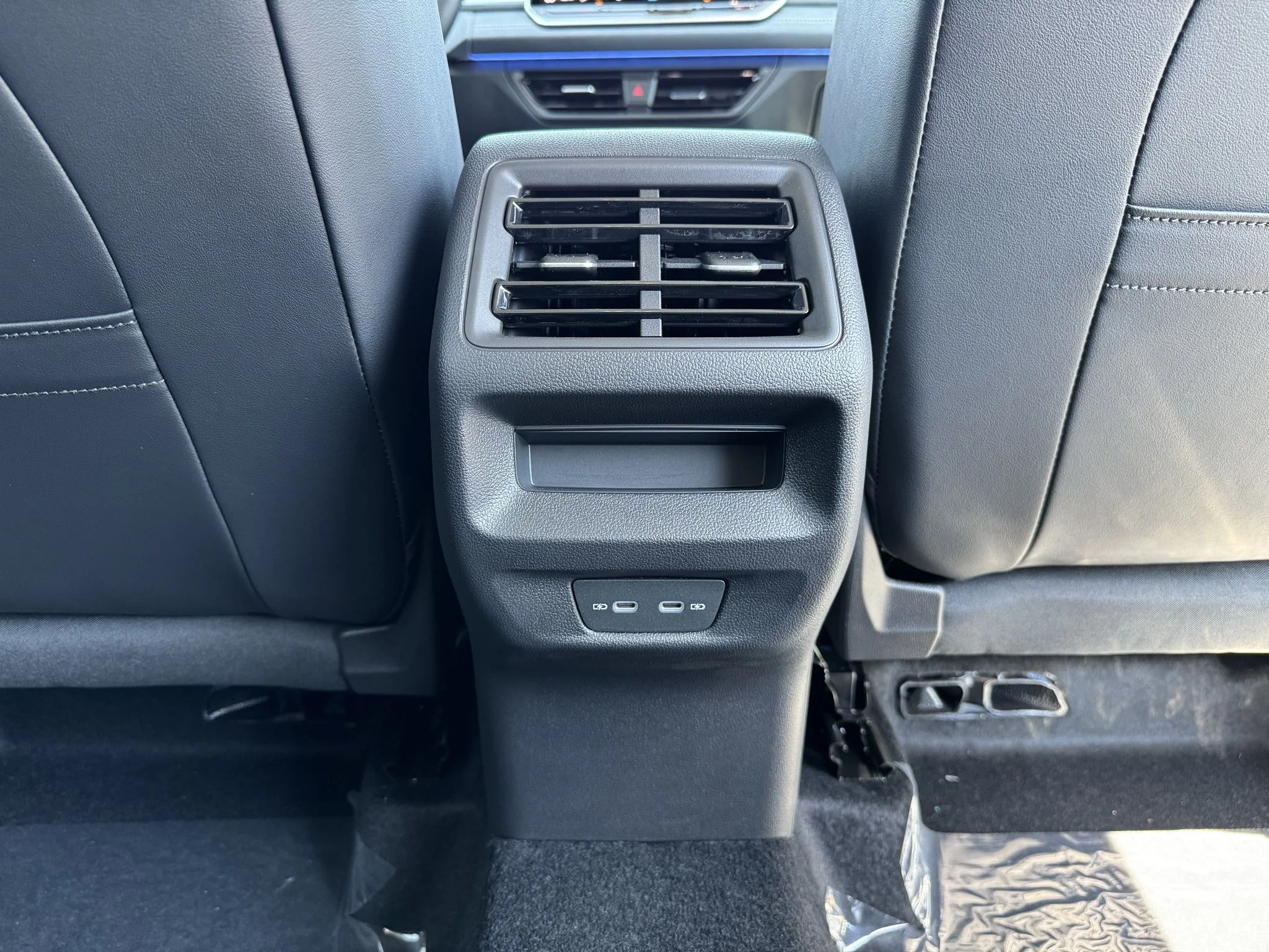 New 2026 Pure White Volkswagen SE image 31