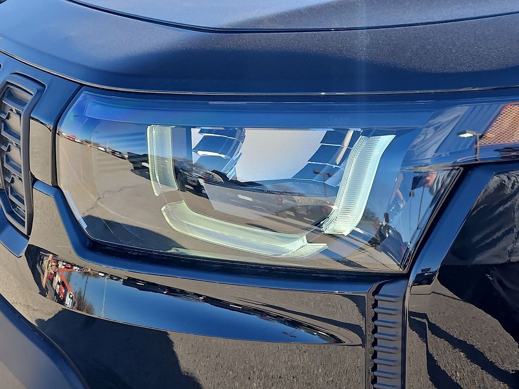 New 2026 Diamond Black Crystal Pearlcoat Jeep Limited image 8