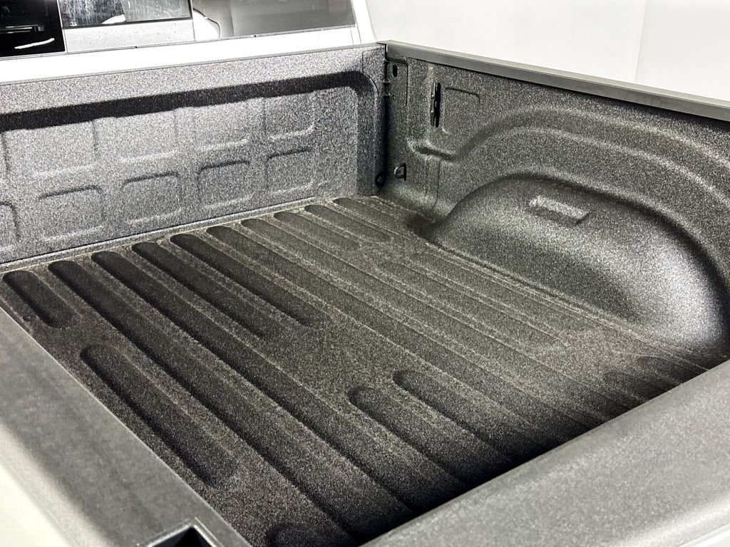 New 2026 Silver-Zynith Exterior Paint RAM Laramie image 21