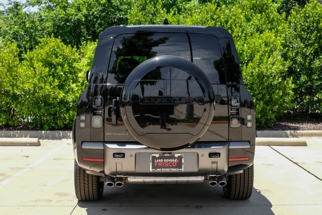 New 2026 Santorini Black Metallic Land Rover V8 image 9