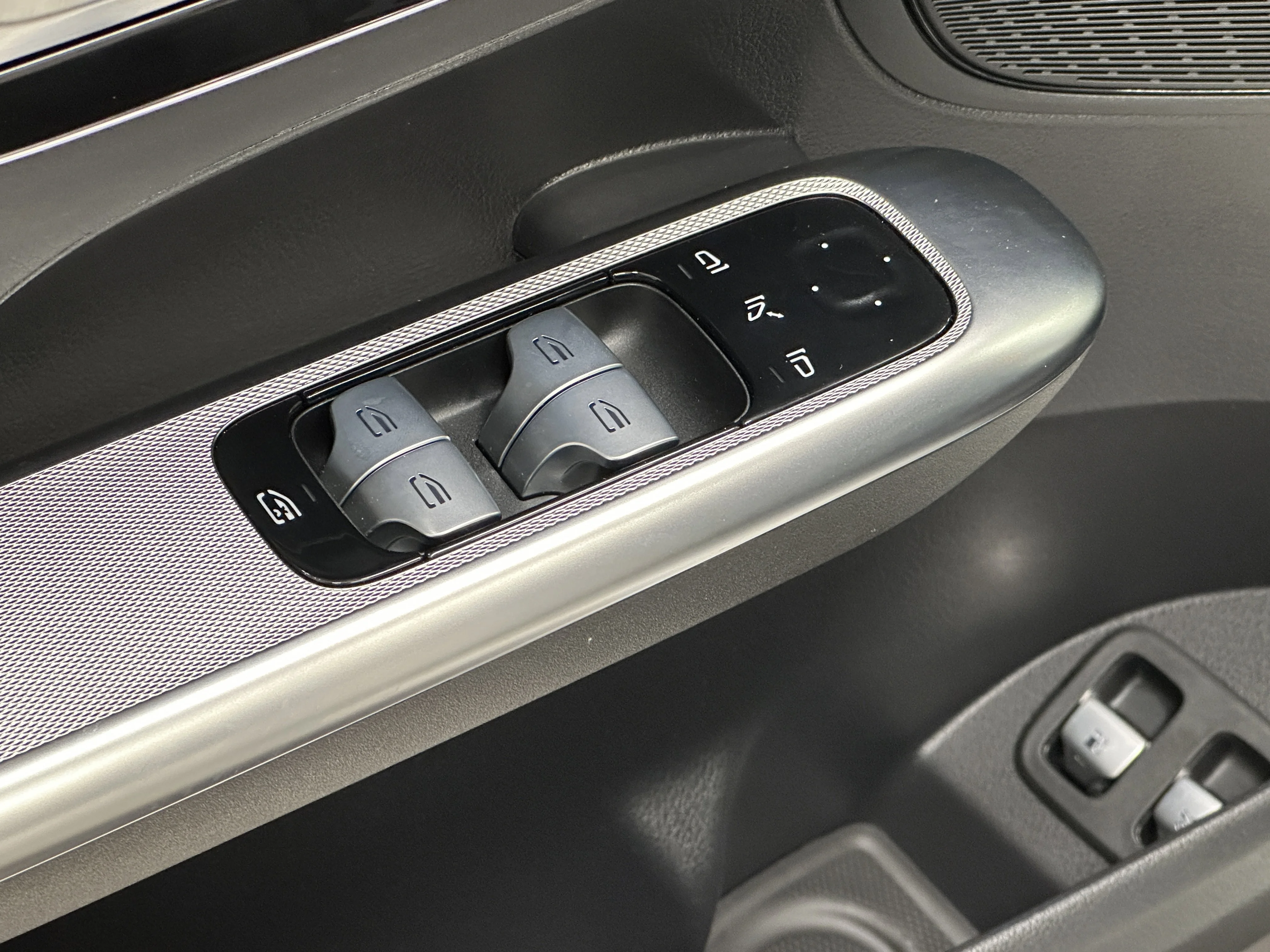 2025 Mercedes-Benz GLC Base - Photo 11