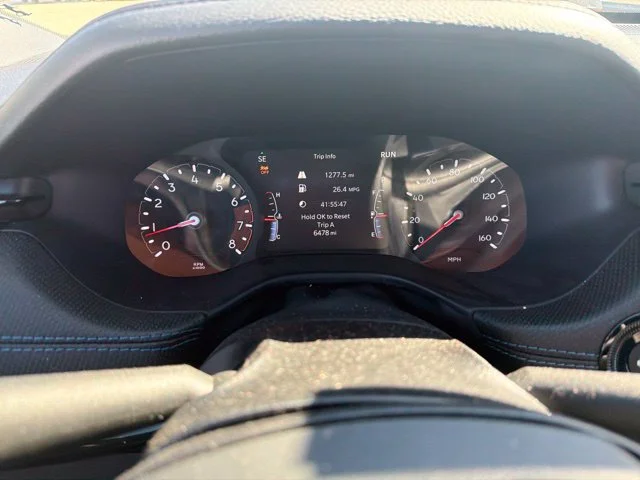 Used 2025 Red Hot Pearlcoat Jeep Latitude image 16
