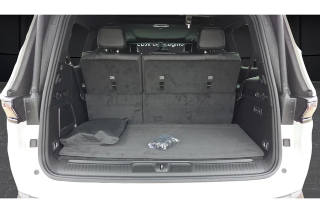 New 2026 Bright White Clear-Coat Exterior Paint Jeep Limited Reserve image 26