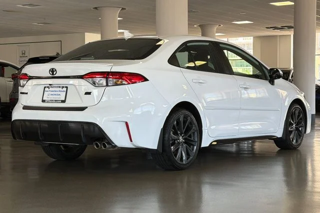 Used 2024 Ice Cap Toyota SE image 5