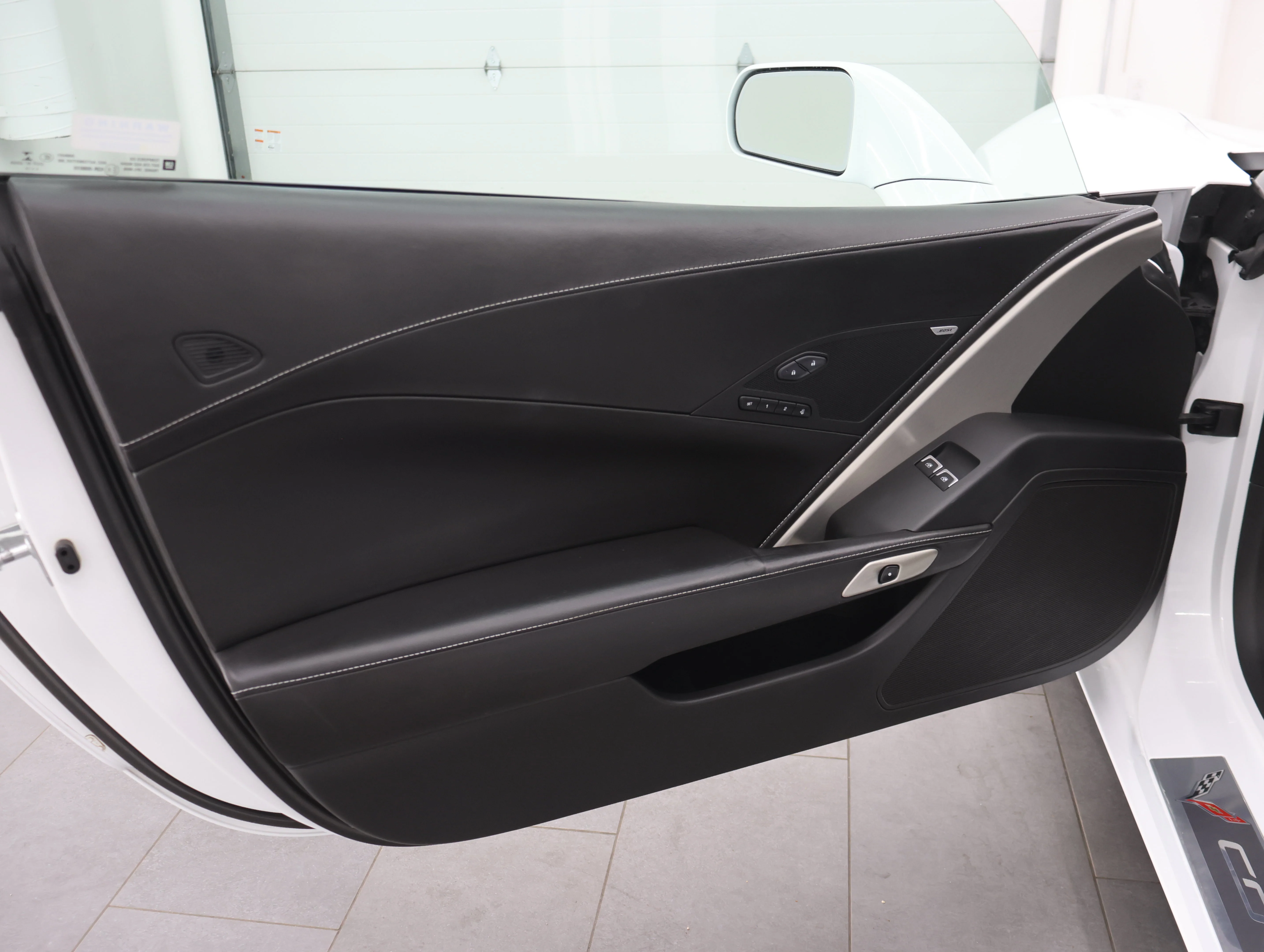 Used 2015 Arctic White Chevrolet Stingray Z51 image 30