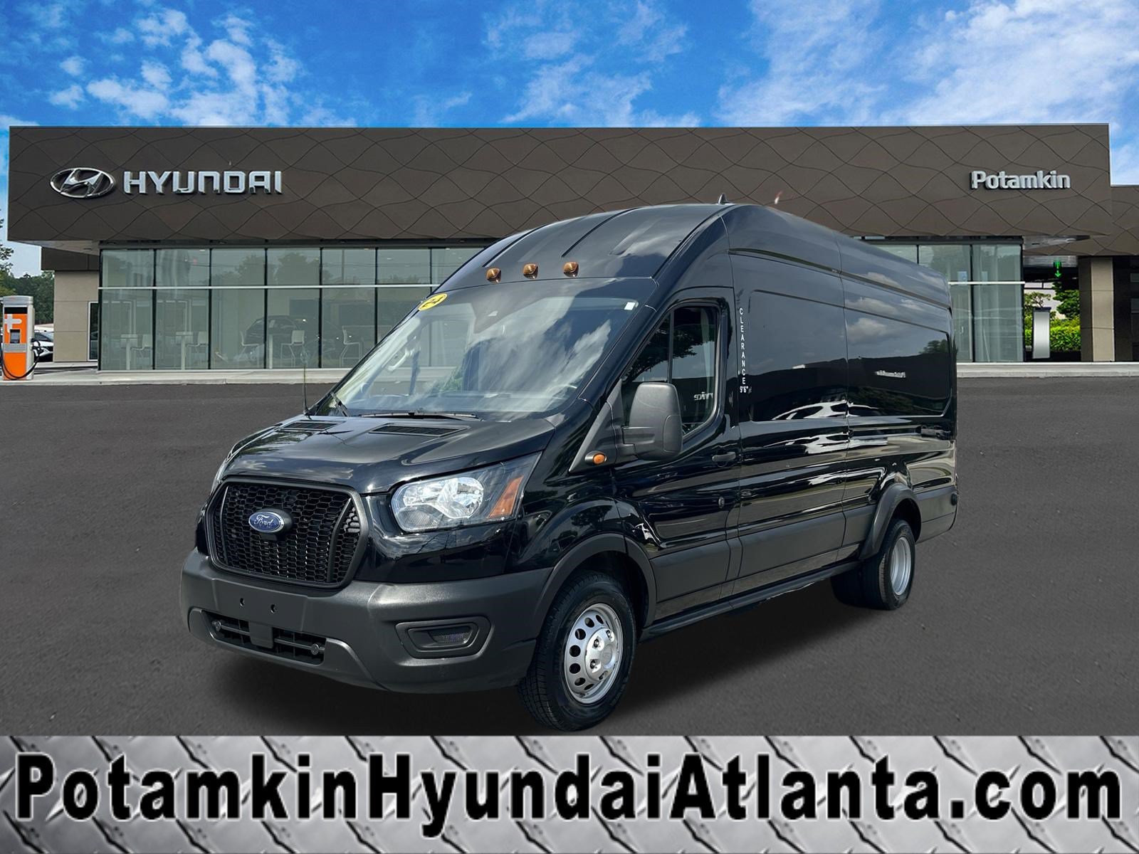 Used 2024 Agate Black Metallic Ford Base image 1