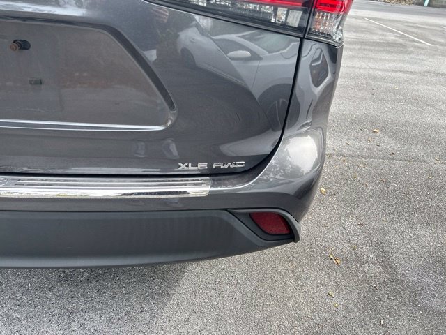 Used 2020 Gray Toyota XLE image 5