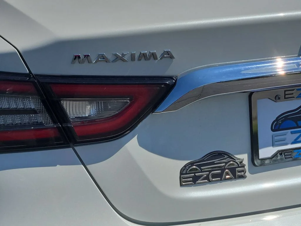 Used 2020 White Nissan 3.5 SL image 21