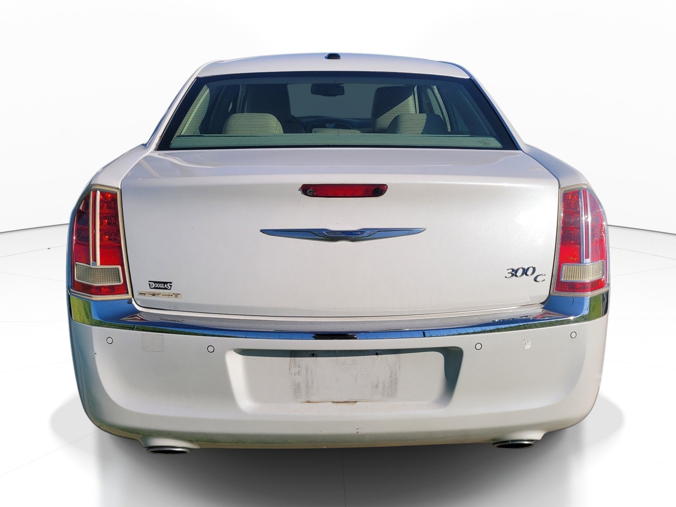 Used 2014 Ivory Tri-Coat Pearl Chrysler 300C image 5