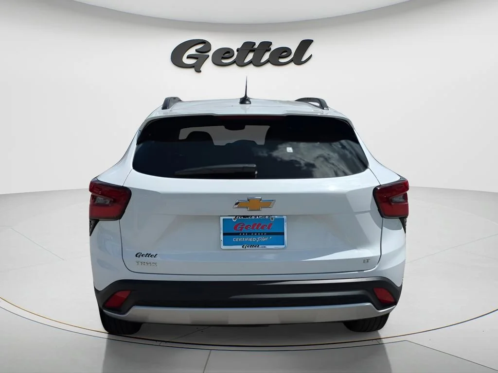 Used 2024 Summit White Chevrolet LT image 7
