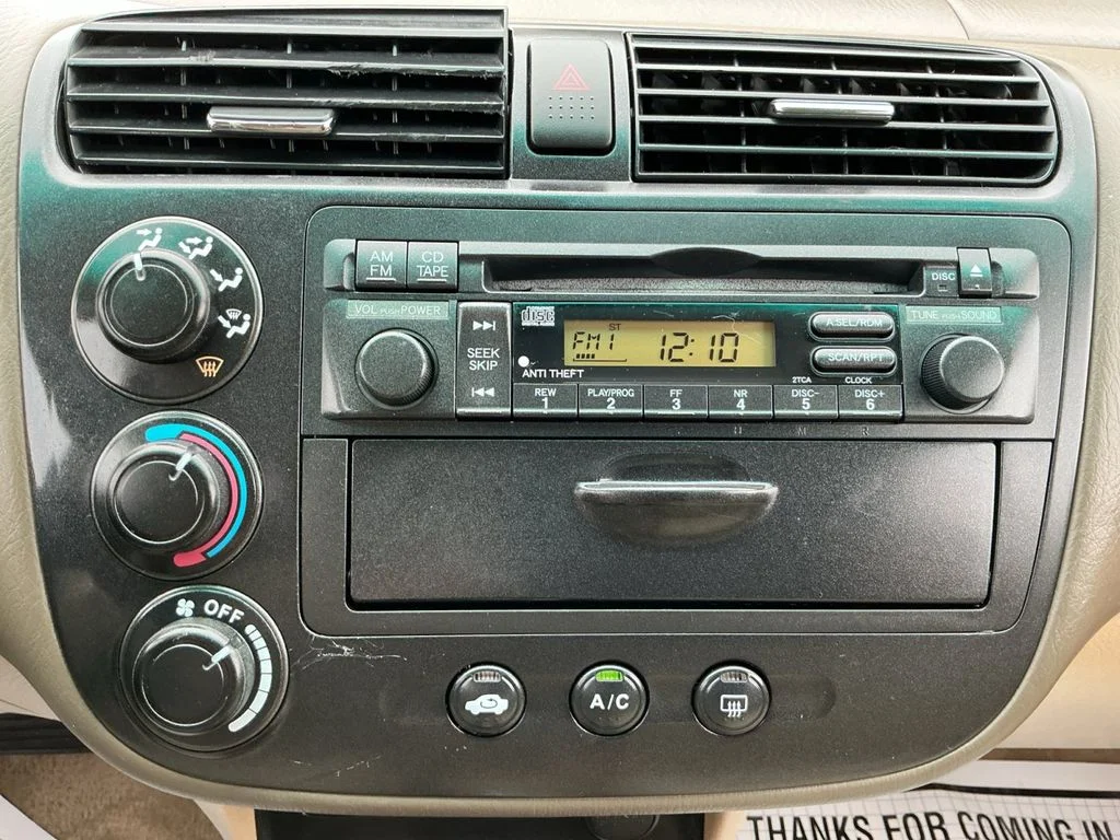 Used 2004 Gold Honda LX image 15