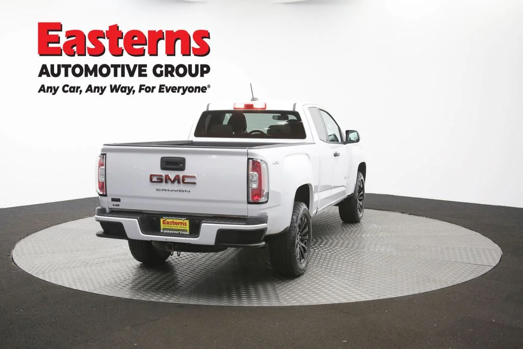 Used 2022 White GMC Elevation Standard image 38