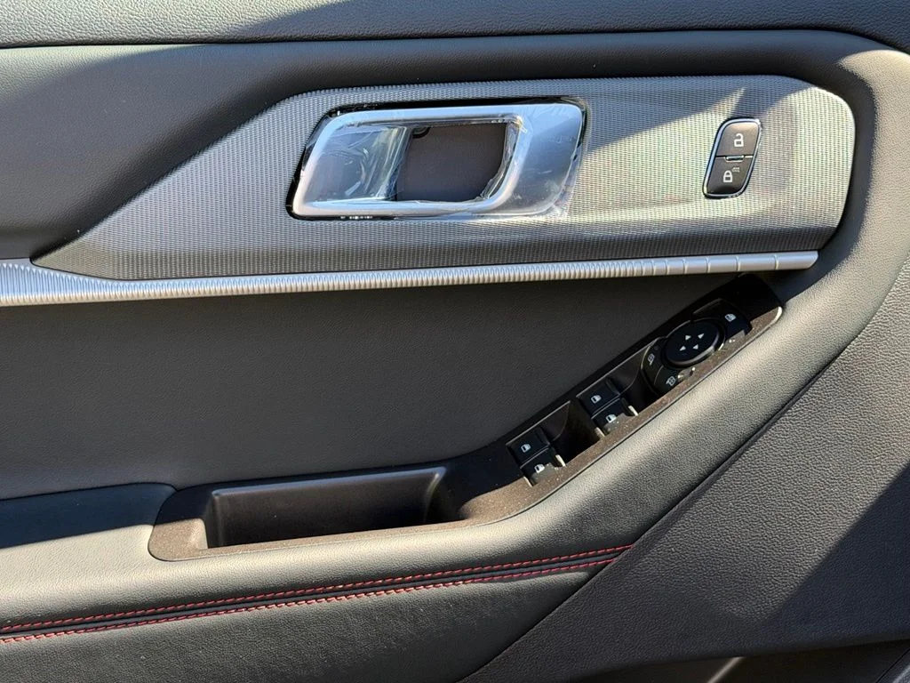 New 2027 Agate Black Metallic Ford ST-Line image 20