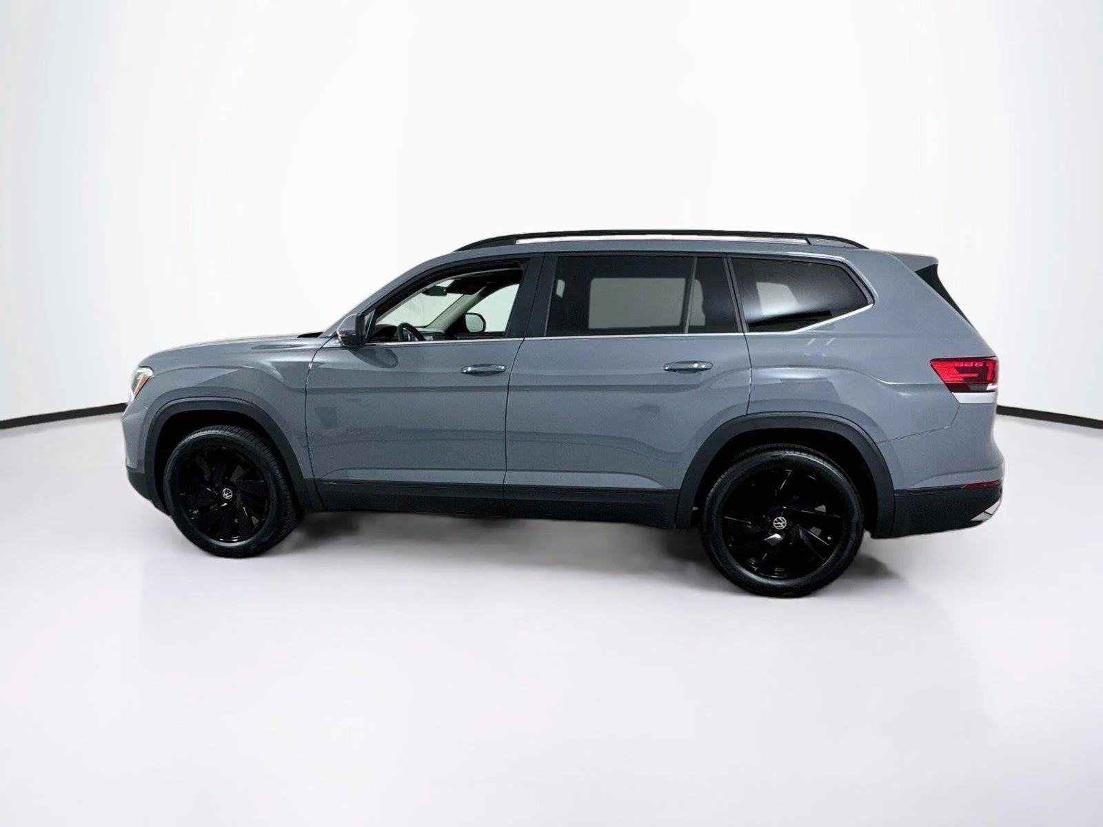 New 2026 Pure Gray Volkswagen 2.0T SE w/Technology image 3