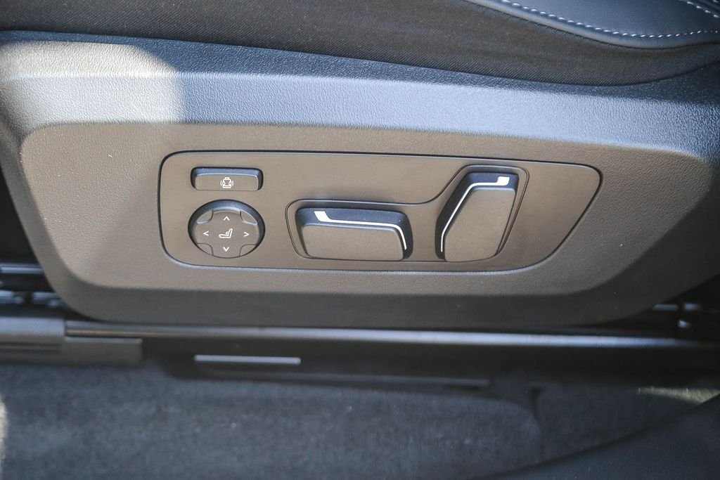 Used 2026 Skyscraper Grey Metallic BMW 30 xDrive image 18