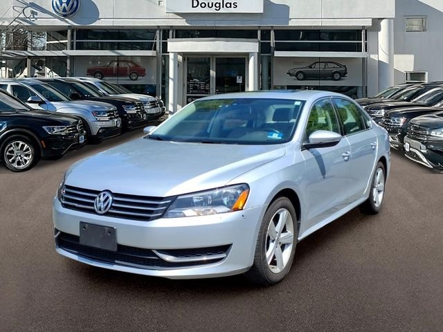 Used 2012 Silver Volkswagen 2.5 SE image 1