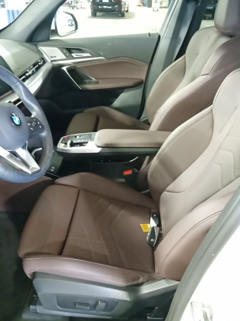 Used 2023 Alpine White BMW xDrive28i image 9