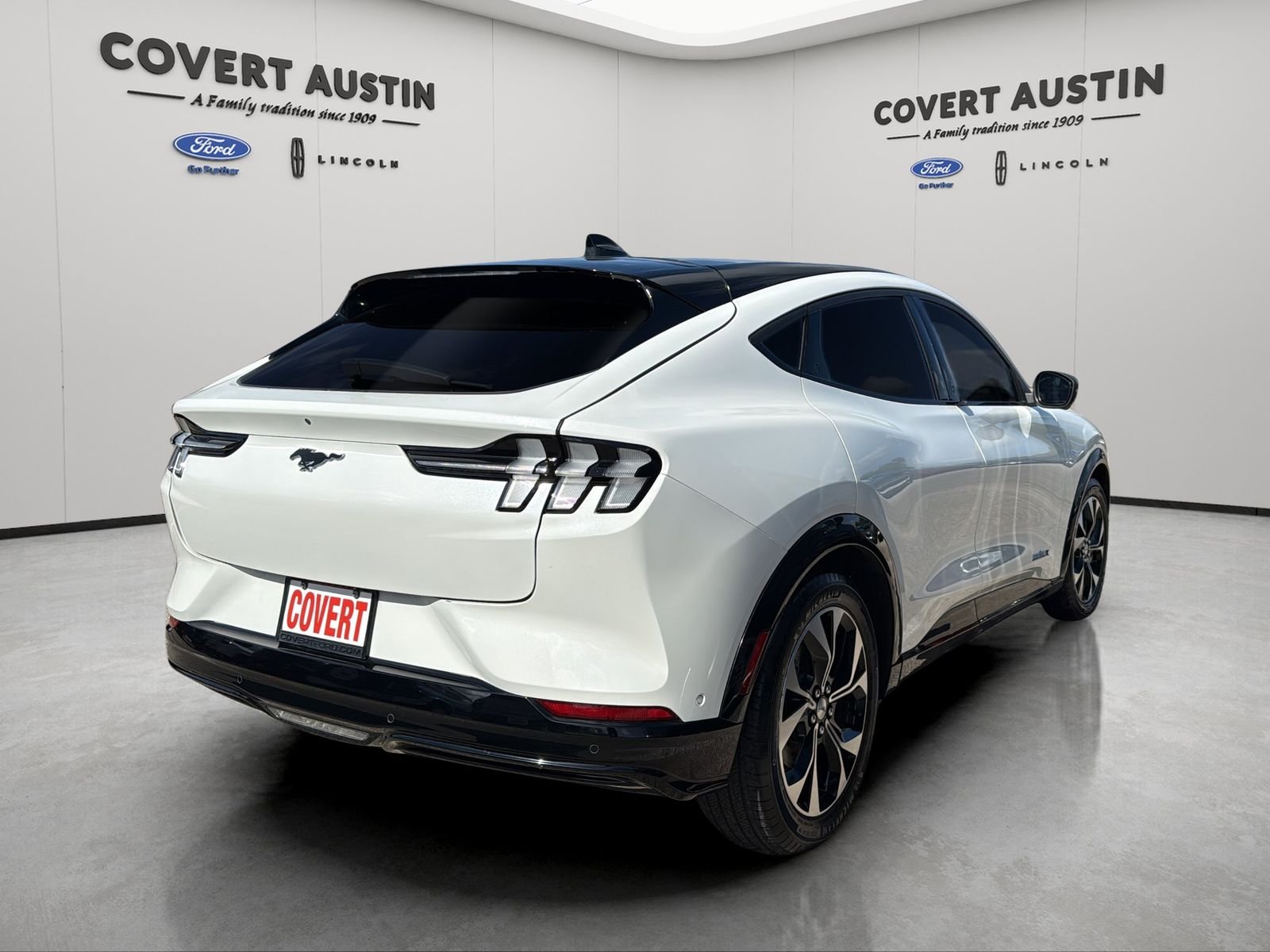 Used 2023 White Ford Premium image 5