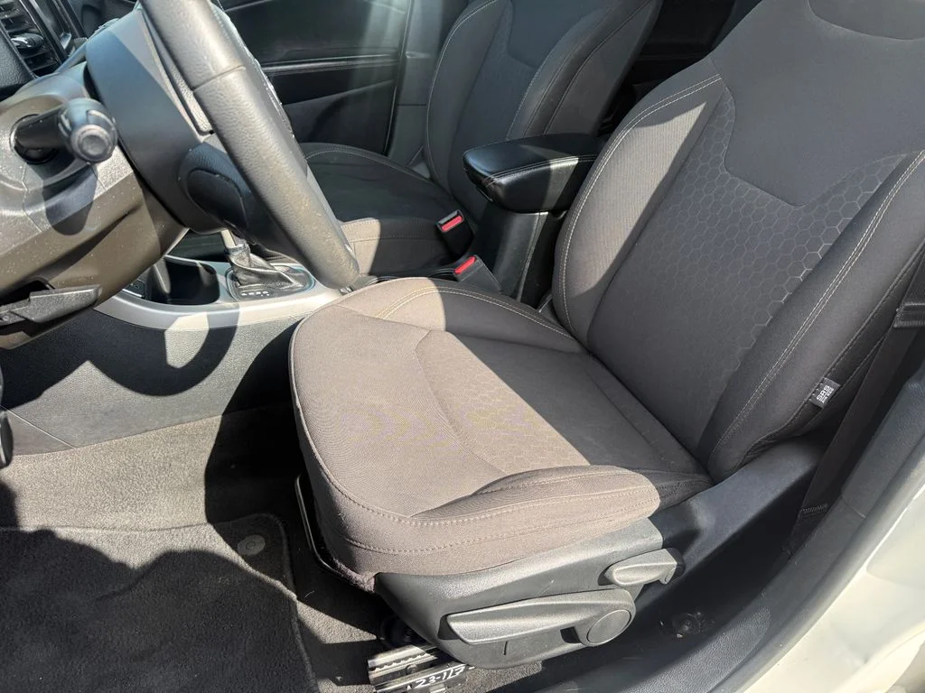 Used 2018 White Jeep Sport image 36