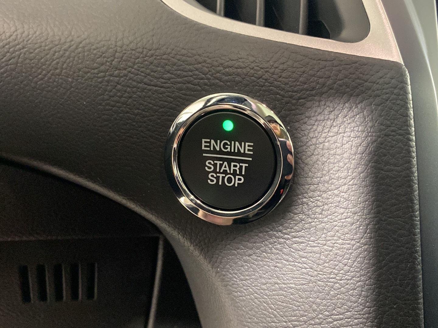 Used 2022 Iconic Silver Ford SEL image 9
