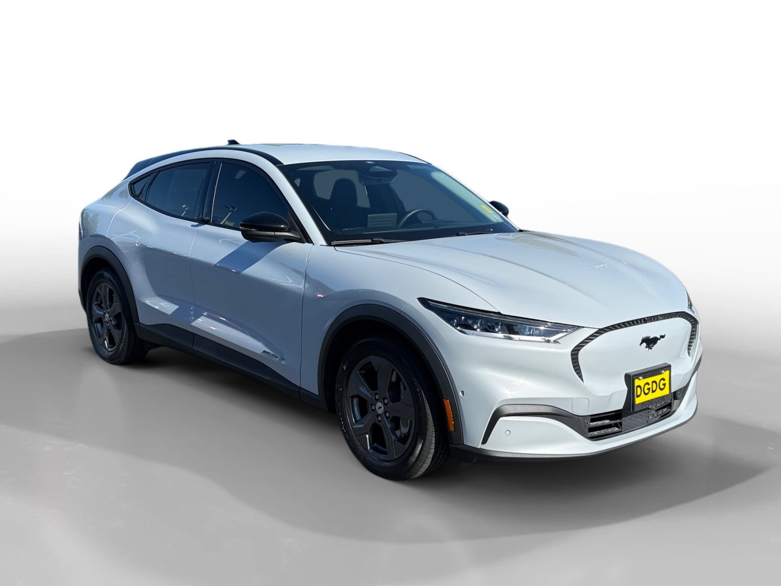 Used 2023 White Metallic Ford Select image 7