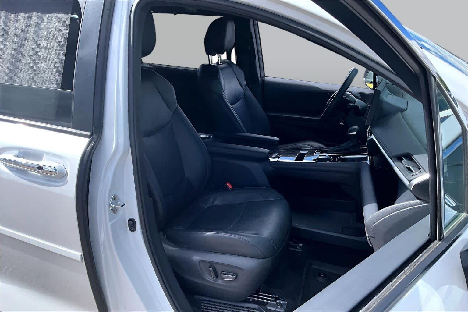 Used 2025 Wind Chill Pearl Toyota Platinum image 7