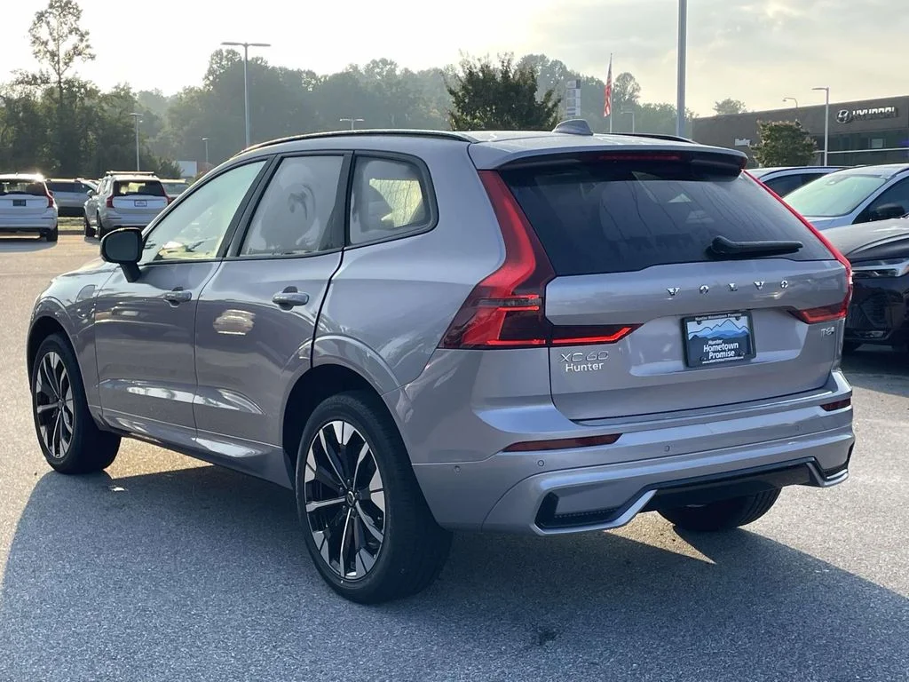 New 2026 Aurora Silver Volvo Plus image 27