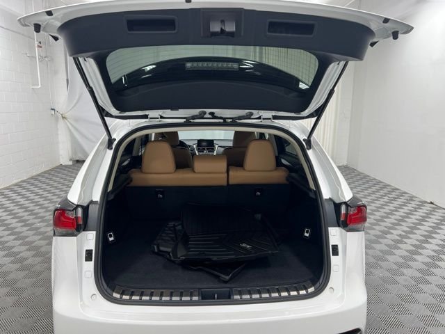 Used 2015 White Lexus 200t image 8