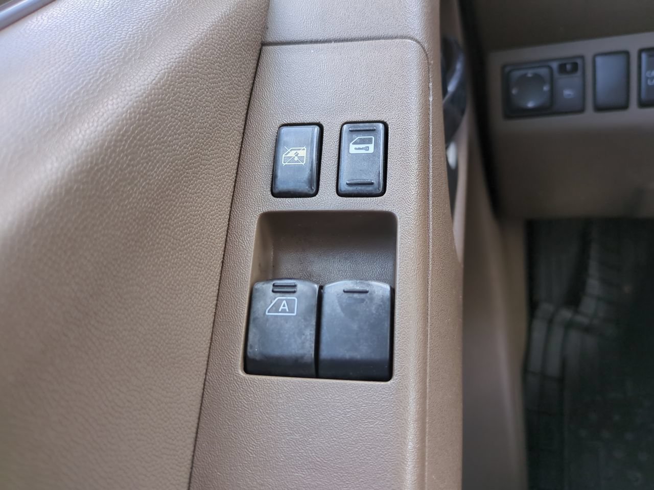 Used 2006 Super Black Nissan  image 17