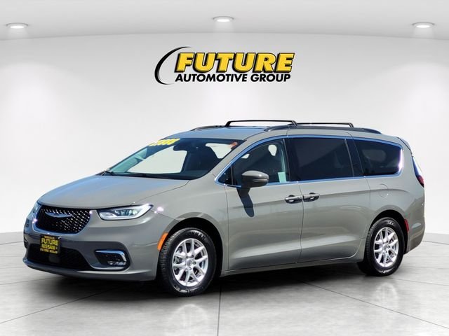 Used 2022 White Chrysler Touring L image 5