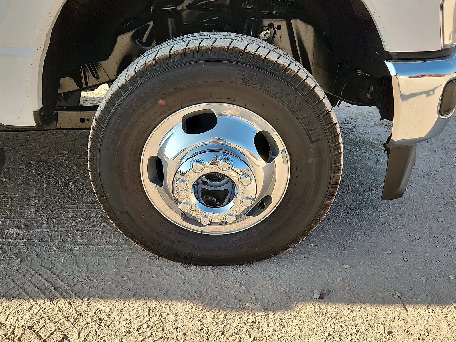 New 2026 Oxford White Ford Lariat image 9