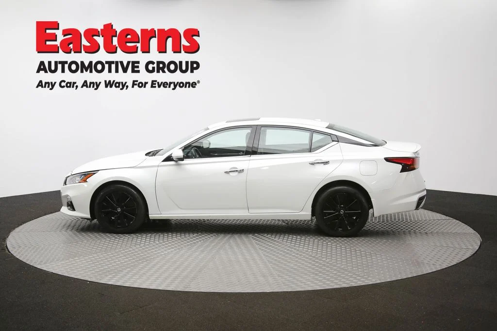 Used 2022 White Nissan 2.5 SL image 60