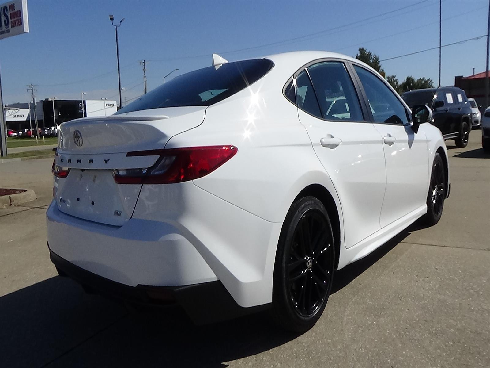 Used 2025 Ice Cap Toyota SE image 7