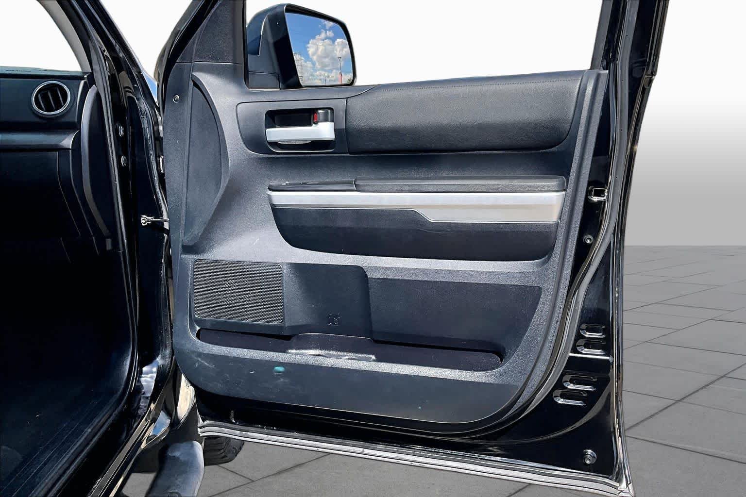 Used 2014 Black Toyota SR5 image 23