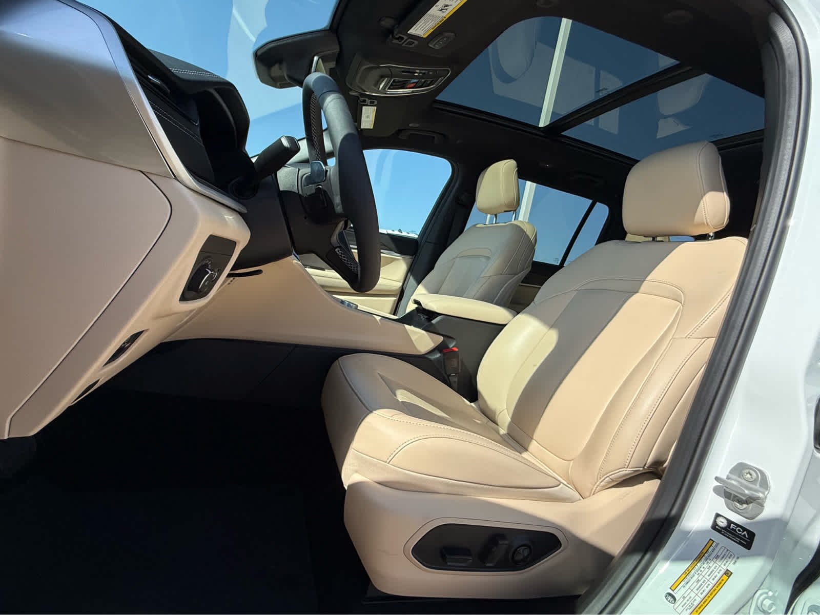 New 2026 Bright White Clear-Coat Exterior Paint Jeep Limited image 21